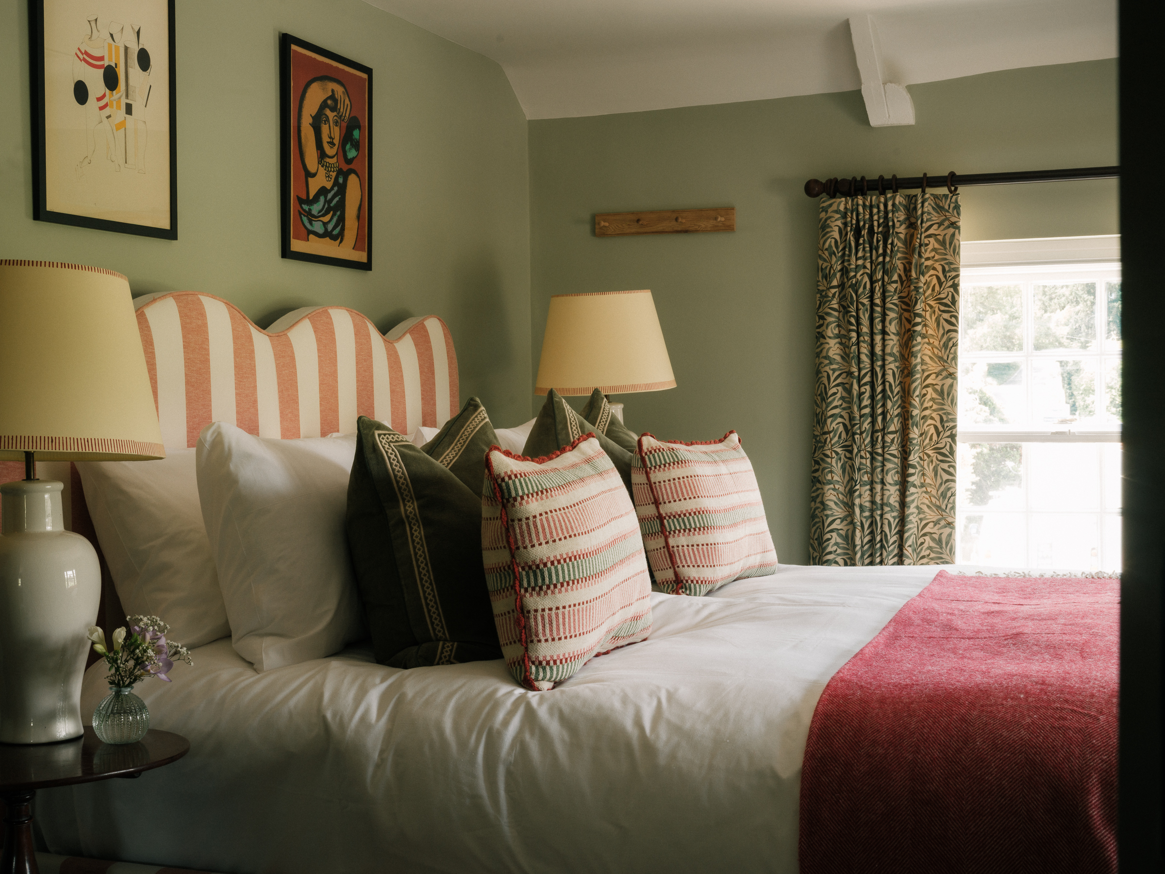 Country Pub Accommodation in Hustbourne Tarrant near Andover